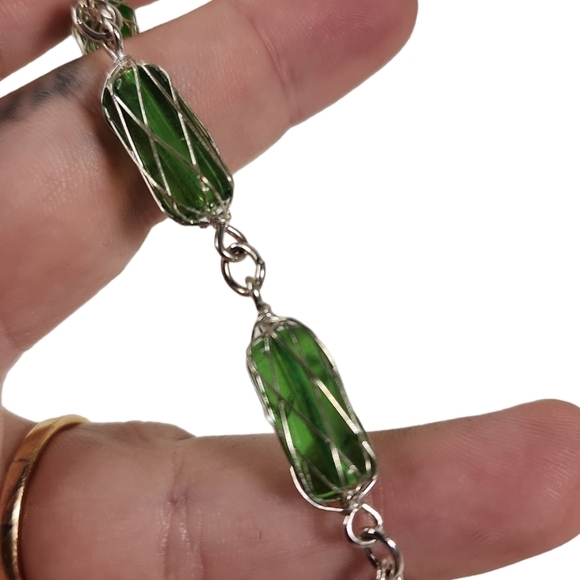 Green & Silver Wire Wrapped Beaded Bracet - Picture 5 of 6